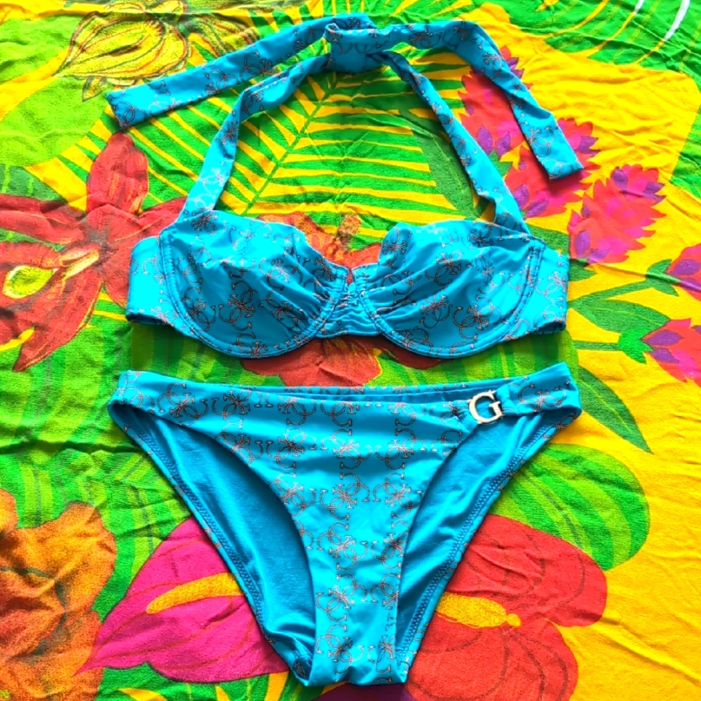 NWOT GUESS LOGO BIKINI, S/M